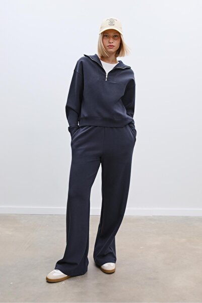 Stradivarius سويت شيرت برقبة عالية وسحاب