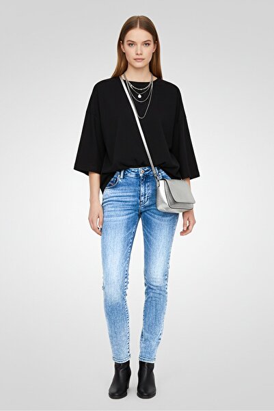 Diesel Women Regular Fit Plain Stretch Jeans, Blue