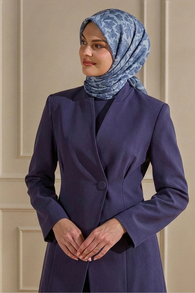 SilkTouch وشاح طبيعي بنمط الزنبق النيلي