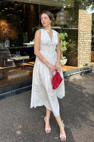 Angel Mia Λευκό φόρεμα με λαιμόκοψη σε σχήμα V