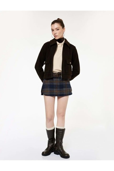 Koton Kadın Giyim Uzun Kollu Klasik Yaka Cep Detaylı Oversize Fermuarlı Ceket...