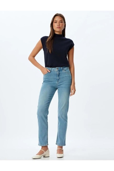 Koton Βαμβακερό τζιν με λεπτή εφαρμογή - ίσιο πόδι, τσέπες με κουμπιά, κανονι...