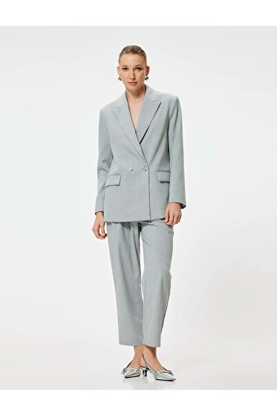 Koton بنطلون قماش قصير بتفاصيل طيات وجيب على الساق