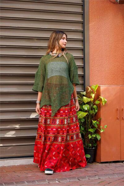 Miss Boheme تنورة ملفوفة بنمط عرقي باللون الأحمر