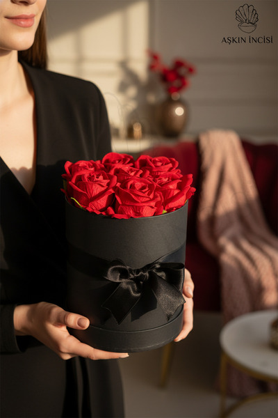 CAPSULE Hediyelik Çiçek Sevgiliye Özel Hediye Gül Kutu Kırmızı Doğum Günü Sep...