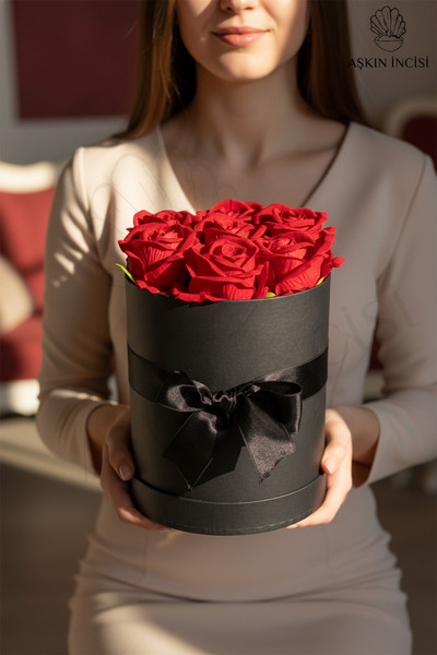 CAPSULE Hediyelik Çiçek Sevgiliye Özel Hediye Gül Kutu Kırmızı Doğum Günü Sep...