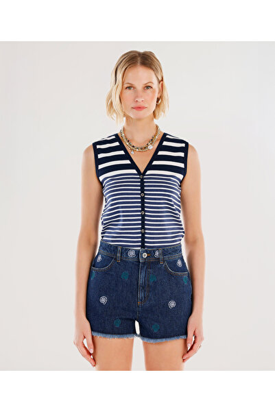 Yargıcı Nakış Detaylı Denim Şort