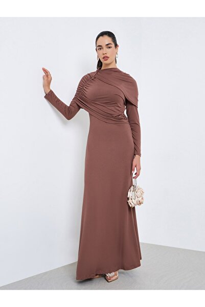Styli فستان ماكسي ضيق بني اللون بتصميم لف للنساء