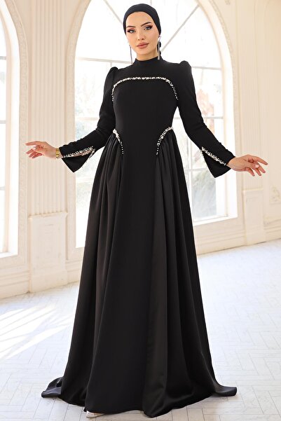 Olcay Krepp- und Satin-Kombination mit Perlendetails, ausgestelltes Hijab-Kle...