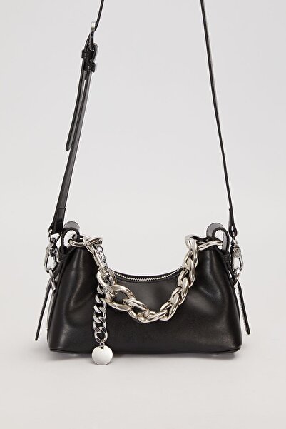 Levidor Black Chain Ring Detailed Shoulder Bag