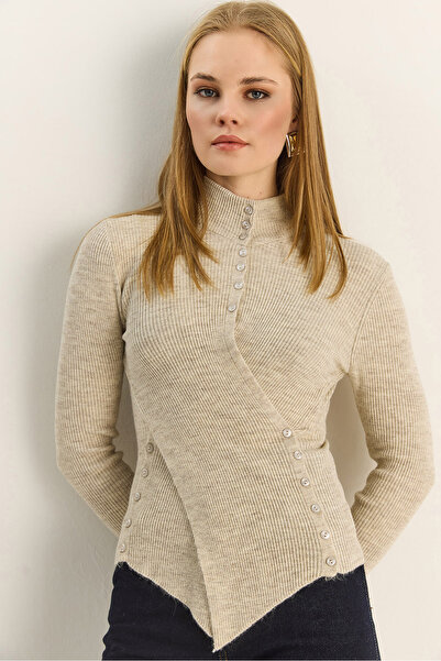 Bianco Lucci Γυναικείο πλεκτό πουλόβερ με ασύμμετρο κουμπί με λεπτομέρειες TK...