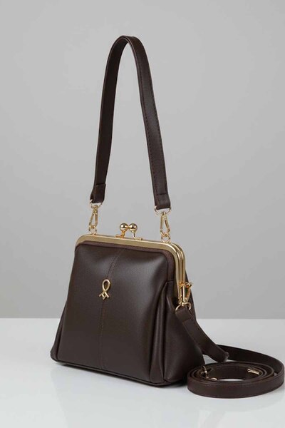 vynor atelier Kadın Askılı Omuz Çantası Minimalist Tasarım | Özel Kilit Detay...