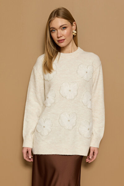 Fulla Moda Floral Embroidered Stoned Crew Neck Knit Sweater
