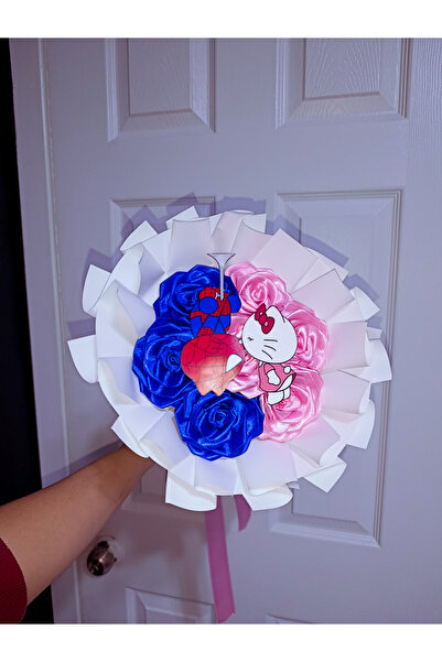 Floweroloji Spider Man & Hello Kitty Tasarımlı Solmayan Gül Buketi- hediyelik...
