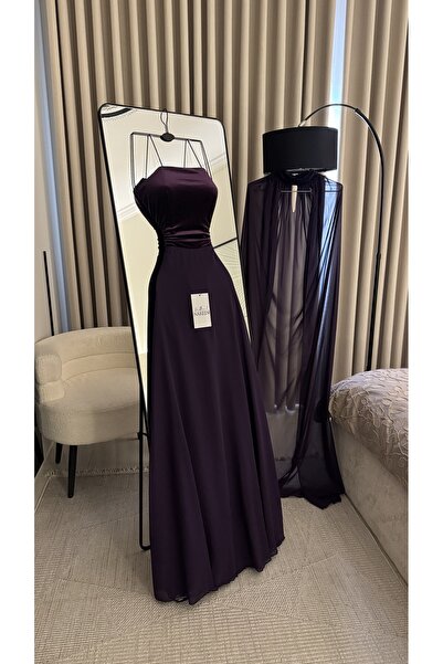 Nareen Fashion An elegant evening dress in a lilac color, exuding luxury and ...