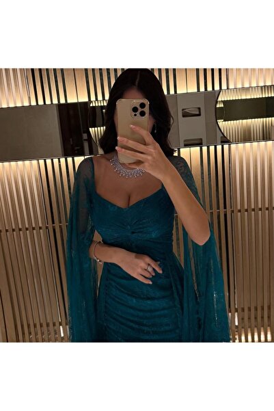 FUFOLUS Hamsa's Emerald Royal Dress with a charmingly feminine flow