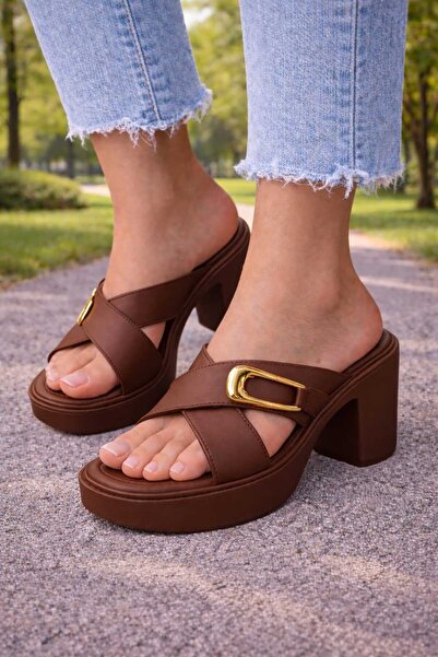 ds Dicle Stil Heeled Cross-Strapped Sandals with Buckle Detail