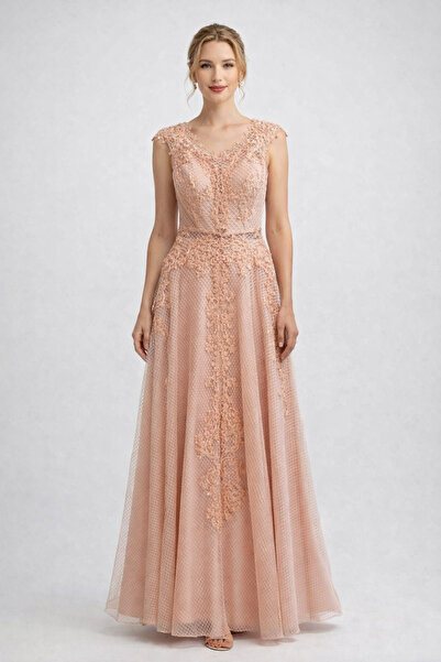 Saygın فستان سهرة واسع مزين بالتول والدانتيل