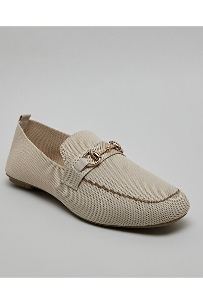 R&B حذاء نسائي بيج اللون بنقشة لجام الحصان