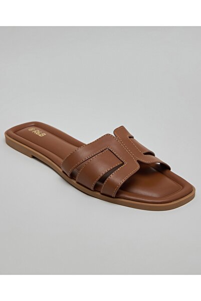 R&B صندل نسائي مسطح بلون بني فاتح بفتحات