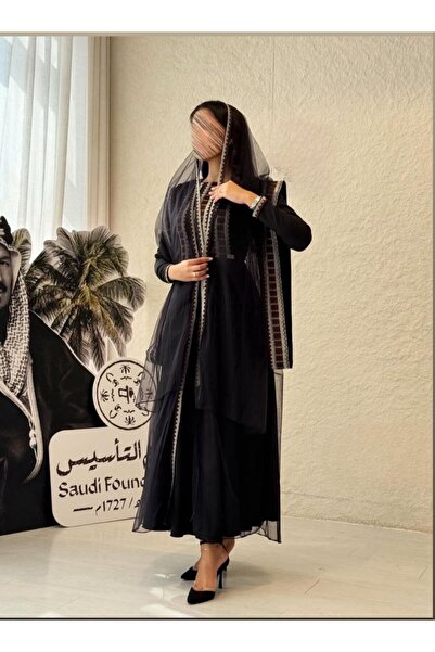 Model Leyna Traditional design jalabiya in color