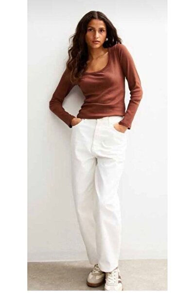 FRİYA بلوزة نسائية حمراء بأكمام طويلة، رقبة حمام سباحة عميقة، قماش قصير مضلع