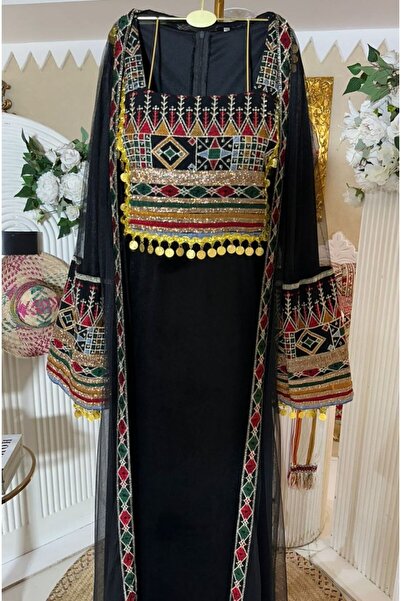 Model Leyna Traditional-style jalabiya, suitable for parties and Ramadan gath...