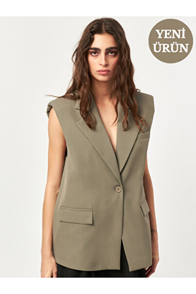 Nadrina Elegant Oversize Vest with Gold Buckle Belt and Padding