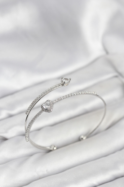 Skygo سوار نسائي من النحاس الأصفر بتصميم قلب - TJ-BB8256