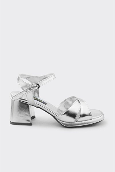 derinet Kısa Topuklu Bilekten Bantlı Kadın Abiye Ayakkabı