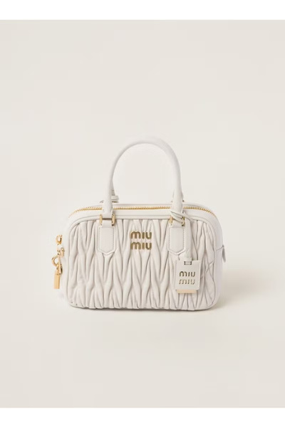 MIUMI حقيبة MIU Arcadie المصنوعة من جلد النابا المبطن، حقيبة يد علوية مع حزام...