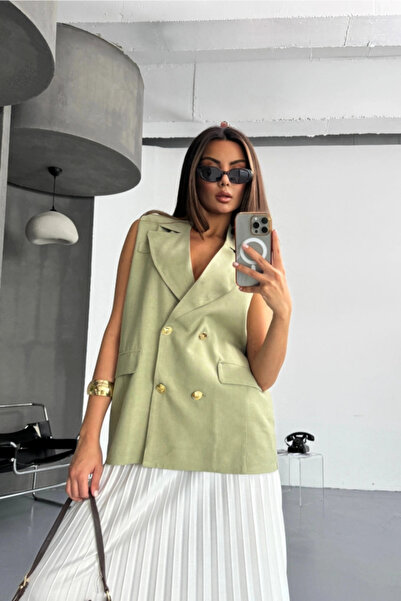 nedo7 Linen Vest with Gold Buttons - Green