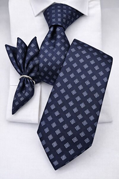 ilayda emir Lacivert Mikro Kare Desenli Kravat – Klasik ve Şık Erkek Aksesuarı