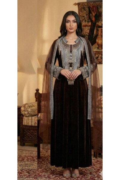 Model Leyna Traditional-style jalabiya, suitable for parties and Ramadan gath...