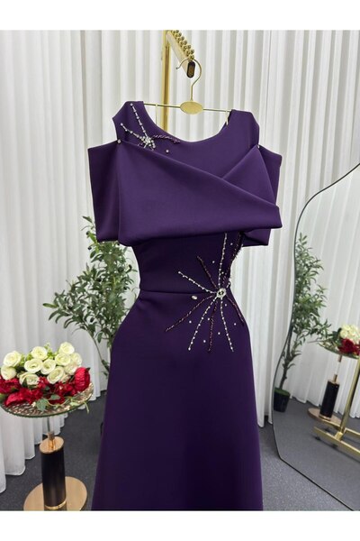 Model Leyna Star dress