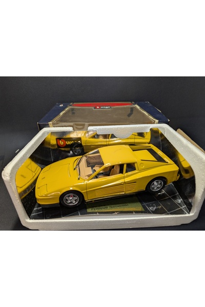 BBURAGO Model 1:18, 1984 Ferrari Testarossa