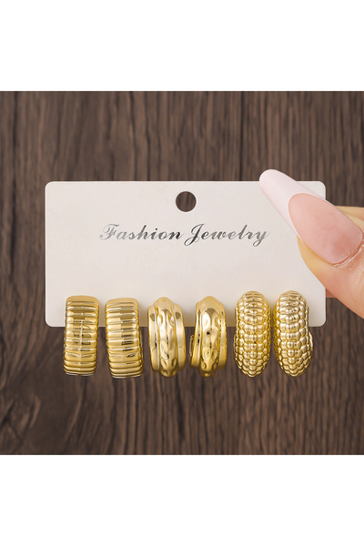 Choice أقراط حلقية على شكل حرف C بتصميم غير منتظم وملتوٍ ومخطط من Golden7، قط...