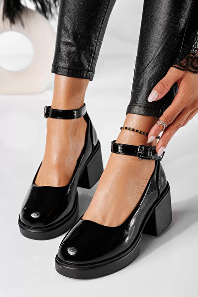 Zaira Women's black casual shoes made of patent leather Troya #24225