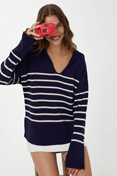 Hiccup Pulover cu dungi și decolteu în V