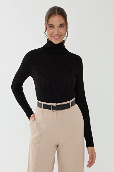 Hiccup سترة ذات رقبة عالية بقصة ضيقة