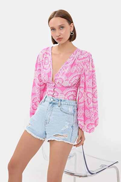 Hiccup Boho crop top with abstract V-neck and balloon sleeves