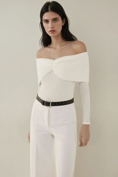 Hiccup Top texturat cu umeri goi