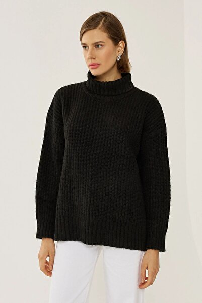 Hiccup Knitted sweater with high collar