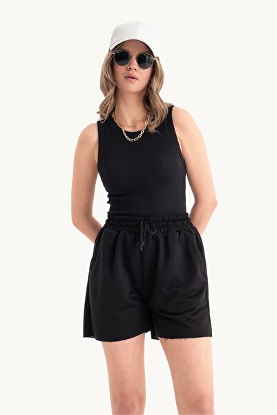 Hiccup 2 piese: Maiou simplu cu guler rotund și pantaloni scurți cu talie med...