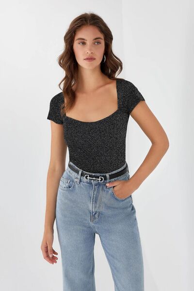 Hiccup Knitted top with square collar