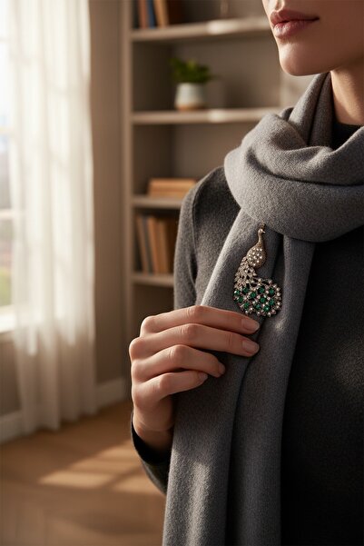 FAYRA ACCESSORIES Tavuskuşu Motif İğne Yaka Broş