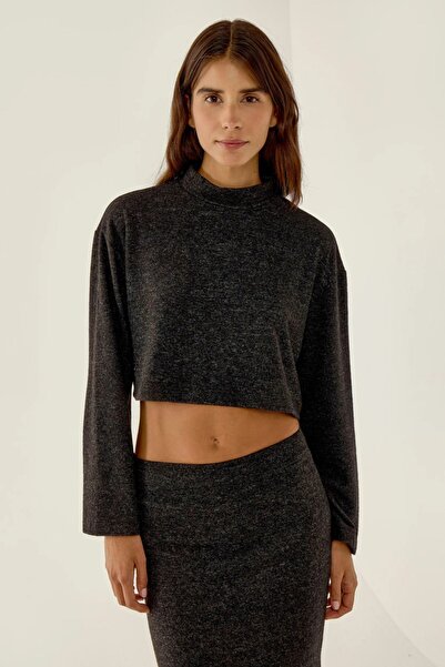 Hiccup Cropped blouse with high collar and relaxed fit