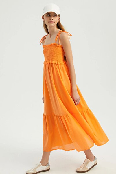 Hiccup Rochie maxi cu decolteu pătrat și curea de legat