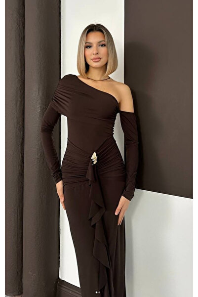 GenelTedarik Kahverengi Tek Omuz Askılı Belden Drapeli Yırtmaçlı Maxi Boy Abi...