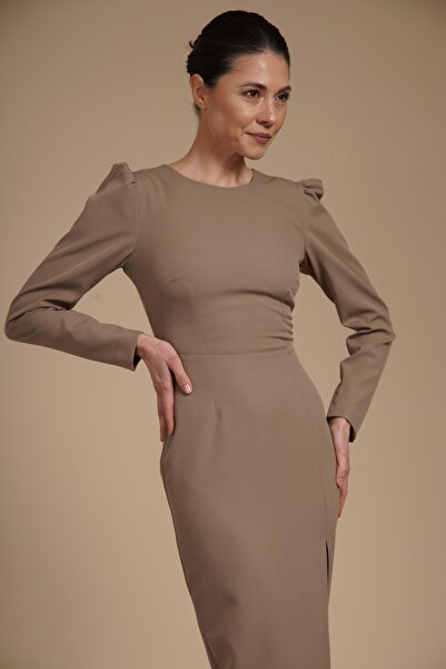 Velinna Elegant tapered midi dress in stretch crepe with long sleeves and slit